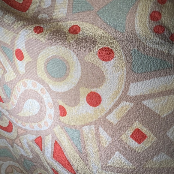 Pia Rucci Silk Set: Slay in Every Way! - Picture 8 of 10